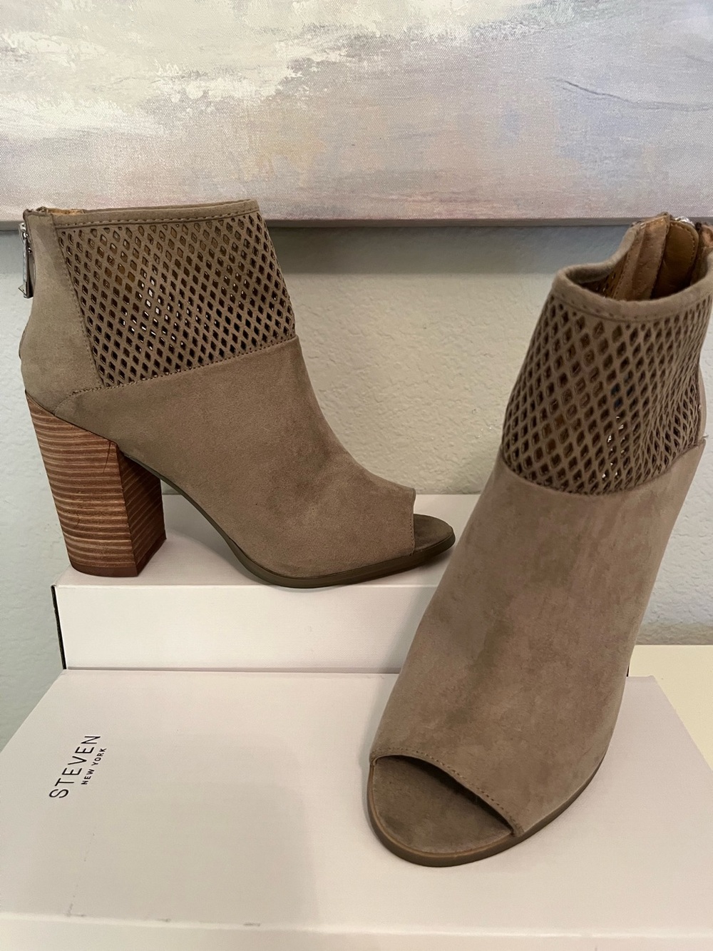 Report Barnack Peep Toe Ankle Booties Grey Taupe Laser Cut Block Heel 7.5